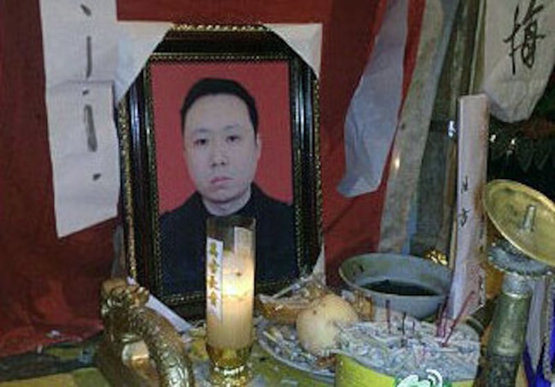 38歲的下崗工人胡揚周二即9日出殯，家人為他擺設靈堂拜祭。（相片由下崗工人胡女士提供）
