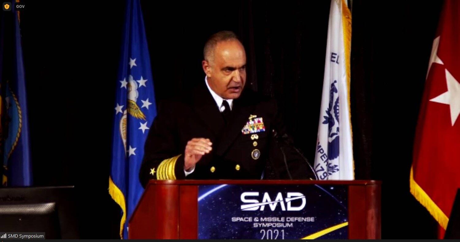찰스 리차드 미 전략사령관 이 '우주와 미사일 방어 회의(Space & Missile Defense Symposium; SMD)'에 참석해 말하고 있다.