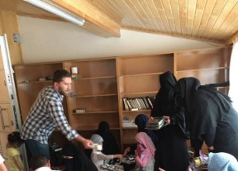 ئىستانبۇلدىكى ئۇيغۇر مۇھاجىرلارغا ياردەم تارقىتىلماقتا