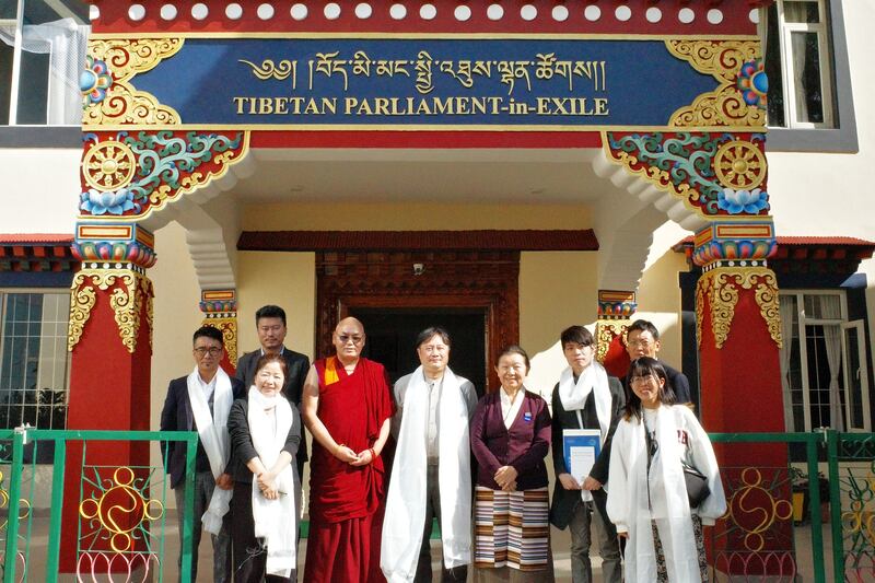 代表團參觀了西藏流亡議會。（藏台連線Facebook圖片）