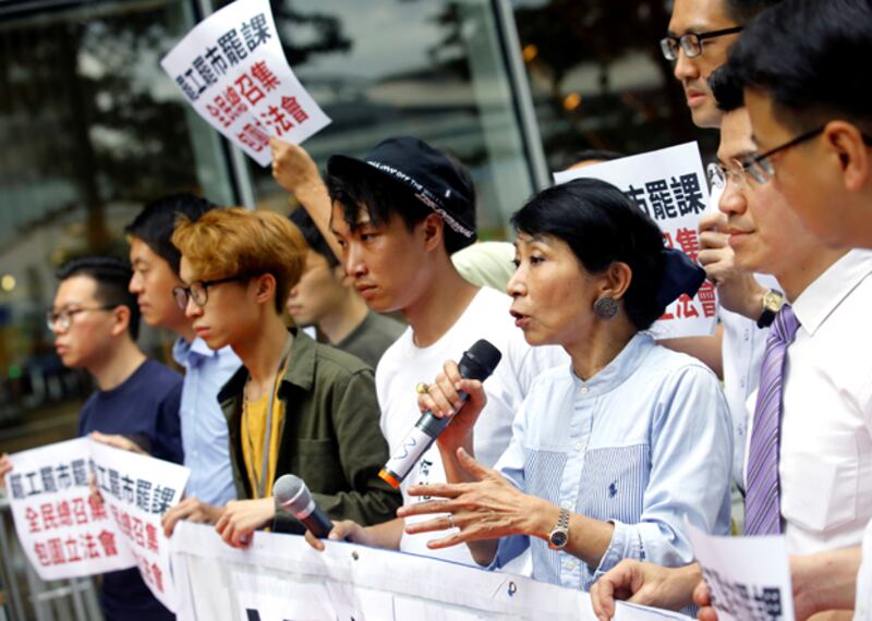 資深香港新聞工作者、香港立法會議員毛孟靜批評,中共禁止美媒記者在香港採訪,等同宣布一國兩制「已經死亡」。(路透社資料圖片)