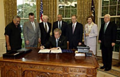 Bush_sign_Act_200px.jpg
