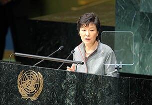 박근혜 대통령이 24일 미국 뉴욕 유엔본부에서 열린 제69차 유엔총회 일반토의에서 기조연설을 하고 있다. 