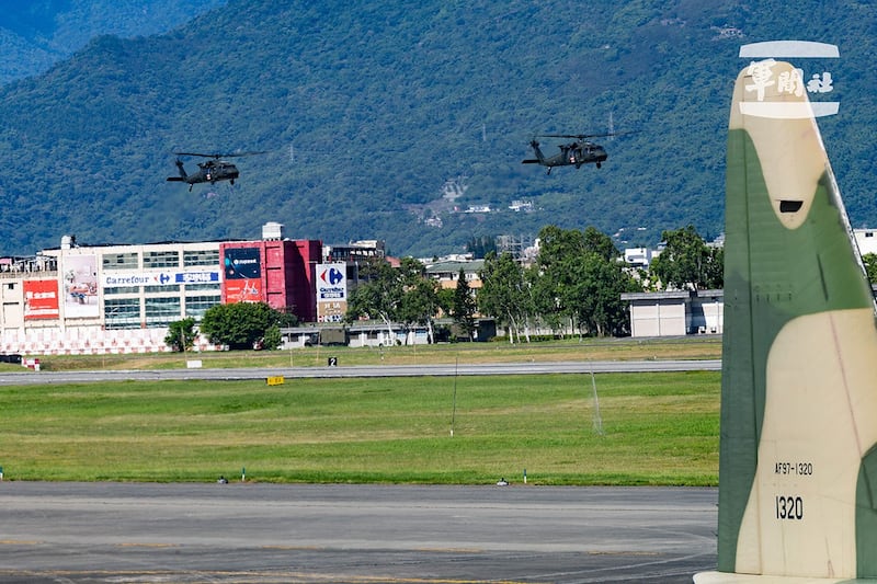 台湾空军各飞行联队进行战备转场训练。（台湾的国防部提供）