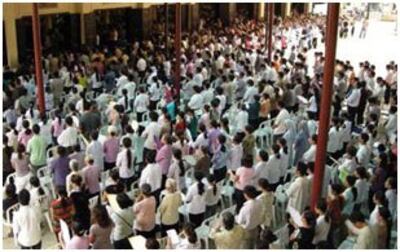 ThaiHaParishioners305.jpg