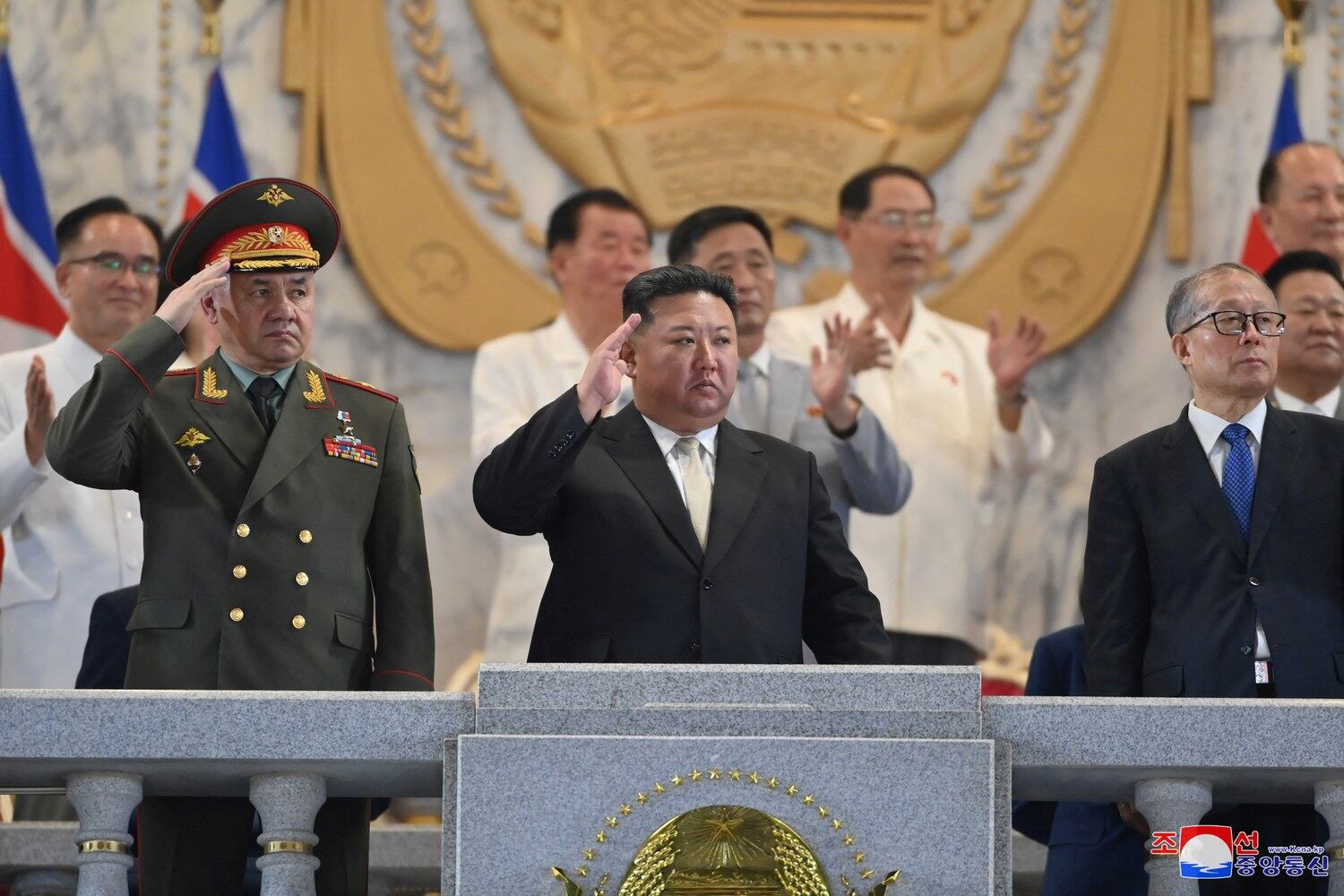 북한이 '전승절'(6ㆍ25전쟁 정전협정기념일) 70주년인 지난달 27일 저녁 평양 김일성광장에서 열병식을 개최했다.