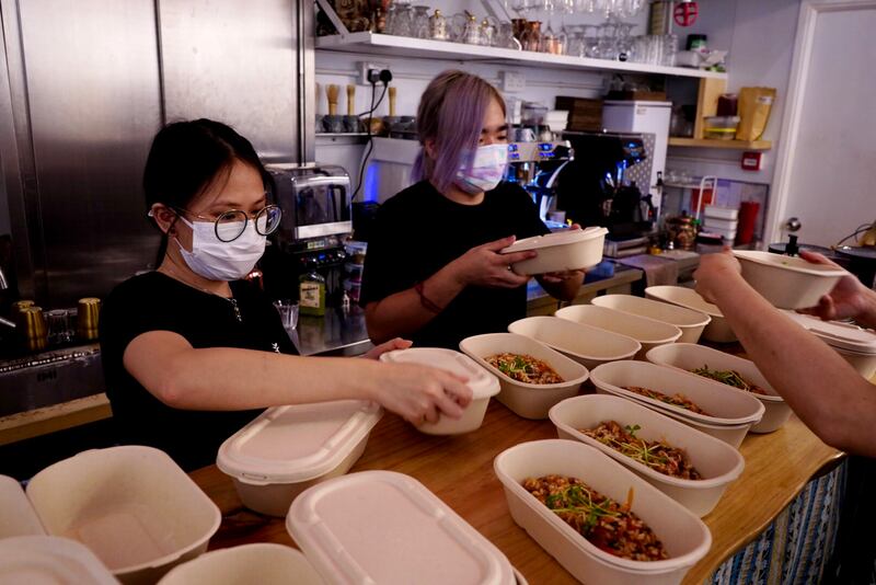 餐廳現時主以團購養家,員工工作時也非常認真,氣氛融洽。(淳音 攝)