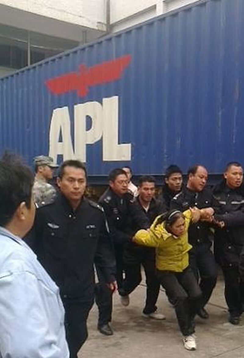 shenzhen_strike_detain0208_350.jpg