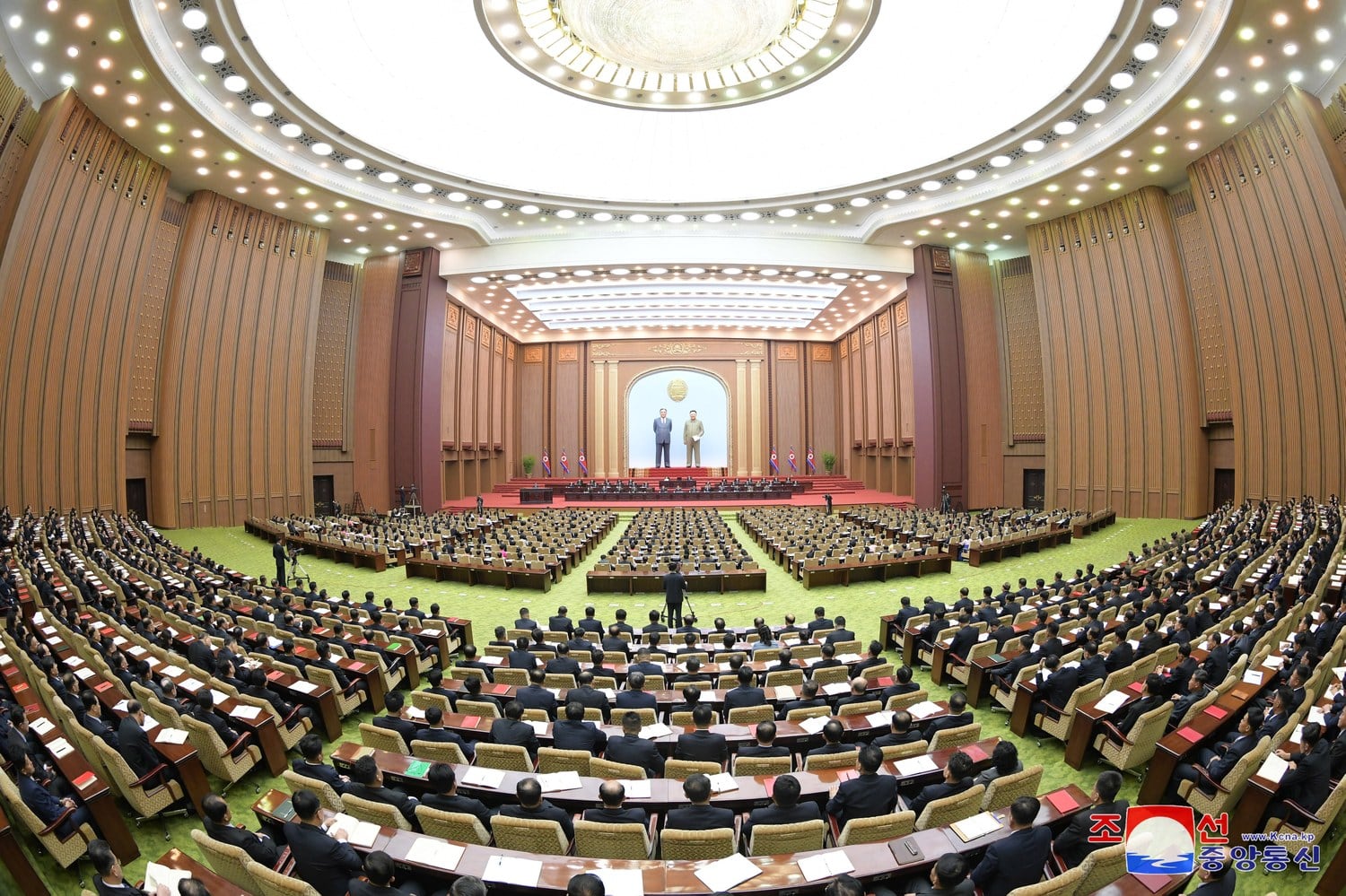 북한은 지난 7~8일 평양 만수대의사당에서 최고인민회의 제14기 제11차 회의를 열어 사회주의헌법 일부 내용을 수정보충(개정)했다고 조선중앙통신이 지난 9일 보도했다.