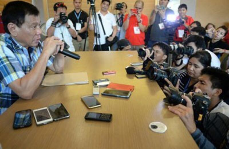 Tổng thống đắc cử Rodrigo Duterte tại một cuộc họp báo ở thành phố Davao, ở phía Nam đảo Mindanao hôm 16/5/2016. AFP photo