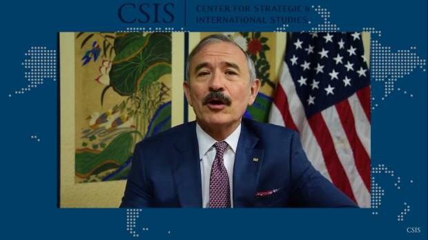 CSIS가 주최한 화상회의에서 인사말을 전하고 있는 해리 해리스 주한미국대사. 