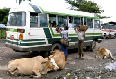 Cảnh buôn bán tại bến xe, Dalla-Myanmar