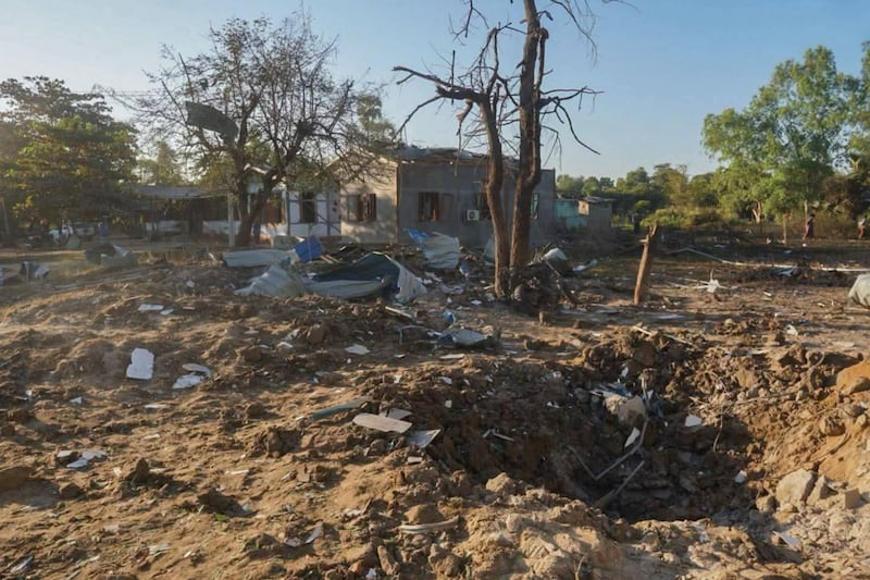 ဒီဇင်ဘာလ ၂၇ ရက်နေ့ ခင်ဦးမြို့နယ် မြေနီလျှိုရွာအနီး လေကြောင်းတိုက်ခိုက်ခံရအပြီး အပျက်အစီးမြင်ကွင်းများ