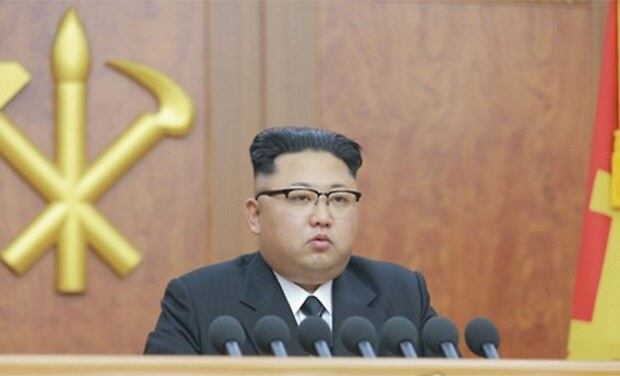 김정은 북한 노동당 위원장이 1일 오후 평양 노동당사에서 신년사를 발표하고 있다.