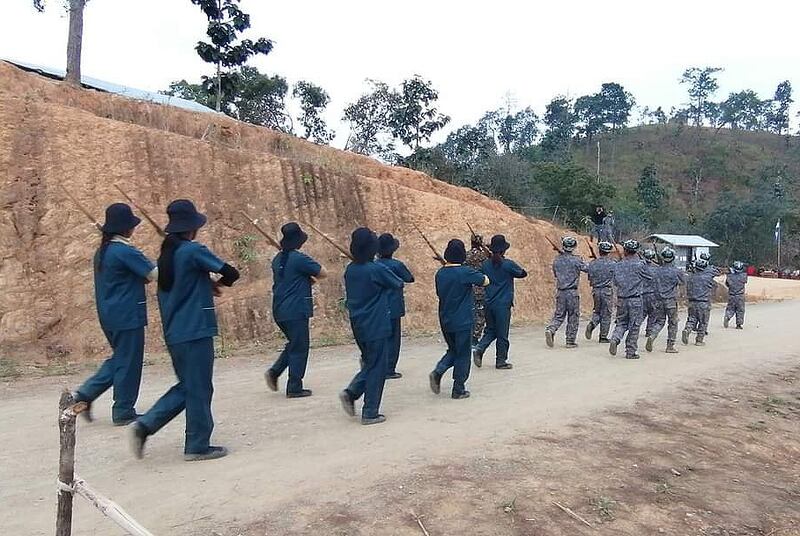 (CDF - KKG တပ်ရင်း (၄) စစ်သင်တန်းဆင်းပွဲကို ၂၀၂၂ ဇန်နဝါရီ ၁၅ ရက်ကပြုလုပ်စဥ်) Photo: CDF-KKG