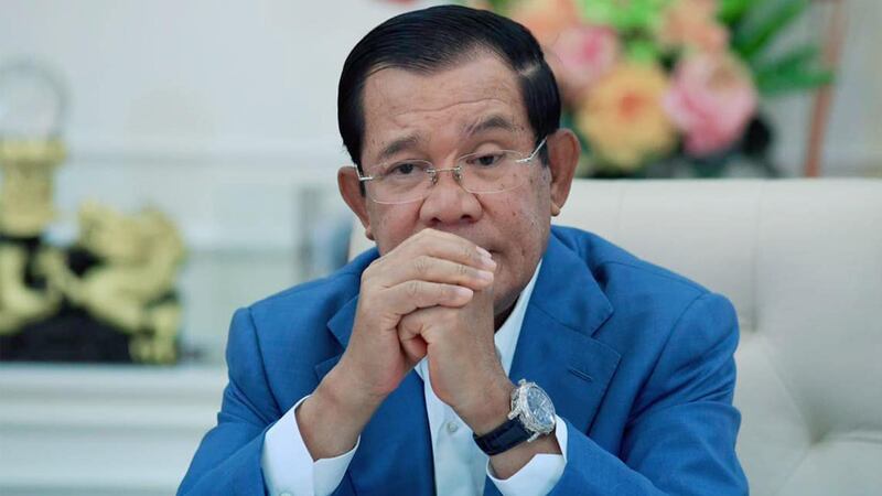នាឡិកាដែលលោក ហ៊ុន សែន ពាក់ ត្រូវបានអ្នករិះគន់ថា មានតម្លៃខ្ទង់លានដុល្លារ។