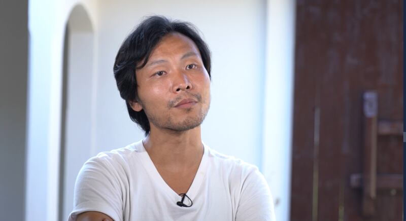 已於香港流亡了八年的大陸電影導演應亮。他因改編「楊佳襲警案」在2012年推出電影《我還有話要說》,遭到中國當局封殺。(鄧穎韜攝)