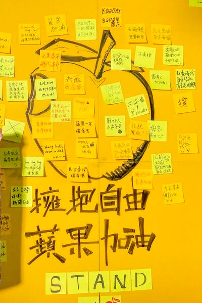 2021年12月14日，晚會設有連儂牆供民眾發表意見。（鍾廣政 攝）