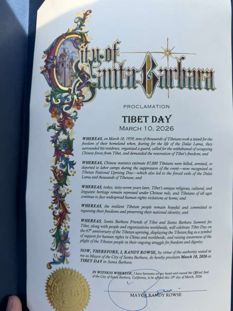 ཁེ་ལི་ཕོར་ནི་ཡ་སན་ཊ་སྦར་སྦ་ར་གྲོང་ཁྱེར་གྱིས་གསུམ་བཅུའི་ཉིན་བོད་ཀྱི་ཉིན་མོར་སྲུང་བརྩི་ཞུ་རྒྱུའི་བསྒྲགས་གཏམ་སྤེལ།