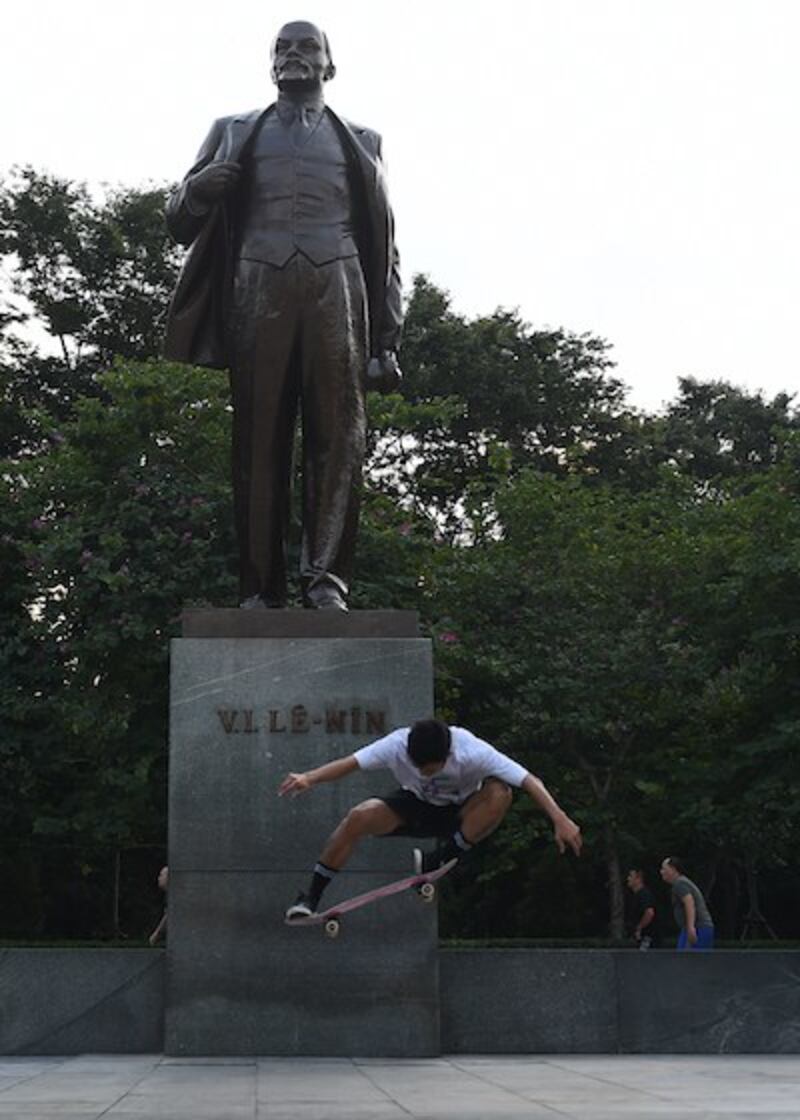 Hình minh hoạ. Tượng đài Lenin ở trung tâm Hà Nội