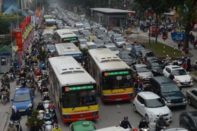 Băng rôn chào mừng đại hội đảng dọc đường phố Hà Nội hôm 29/1/2016. AFP photo