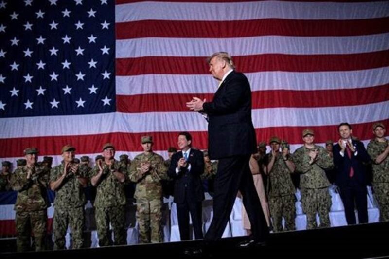 中俄联手针对美国而来。图为美国总统特朗普（Donald Trump）2019年访问日本视察驻日美军时说，美军无意失去在世界的领导地位。（AFP）
