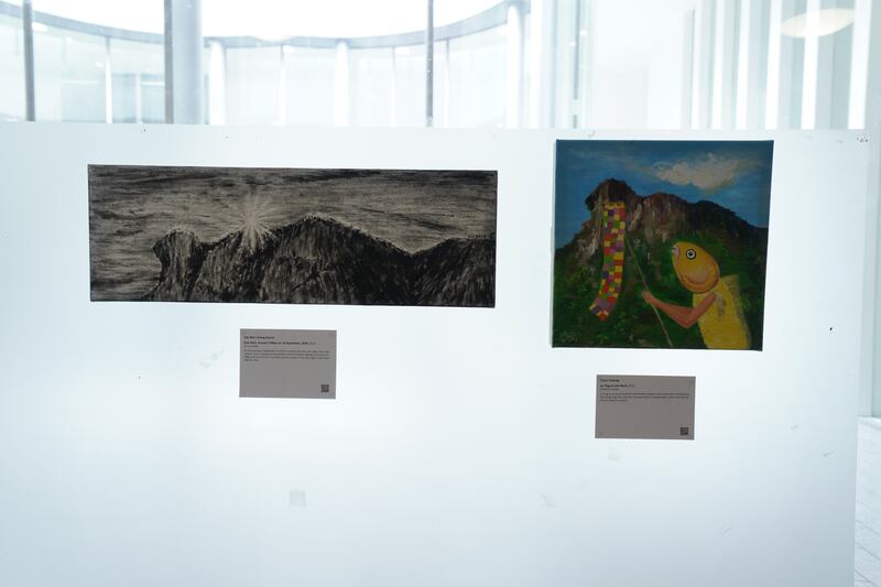 拍賣會有十多位香港藝術家捐出不同展品。（石頭 攝）