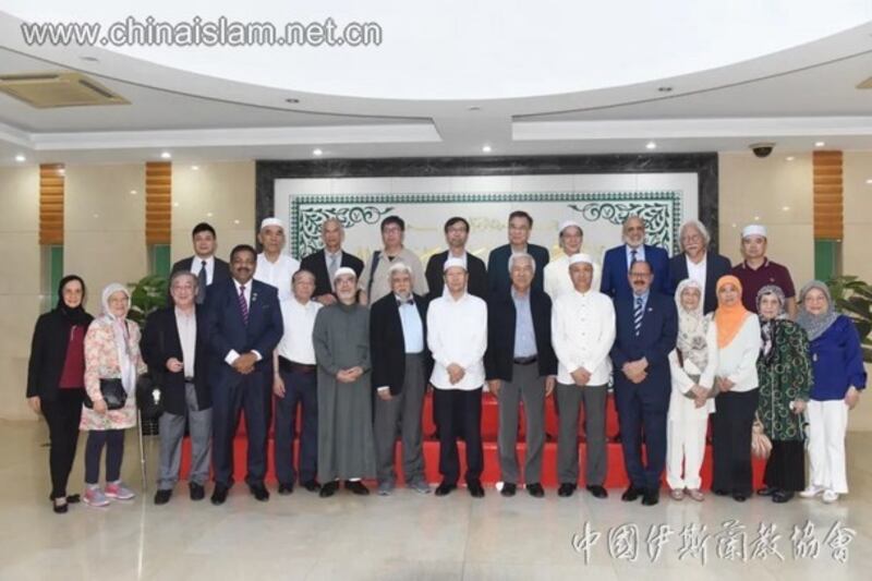 今年8月中，香港五大主要回教組織領袖一行共20人罕有地獲邀考察新疆。（中國伊斯蘭教協會圖片）