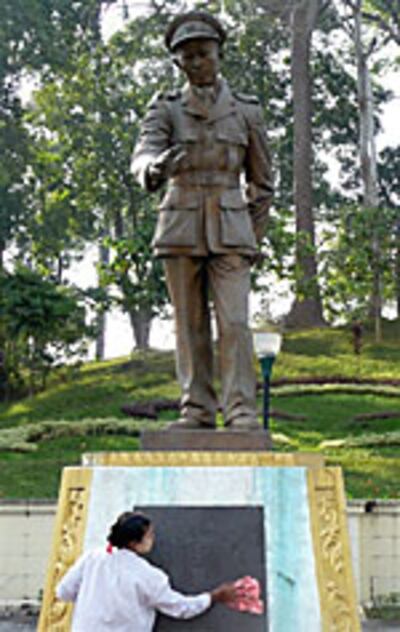 general_aung_san_statue_150.jpg