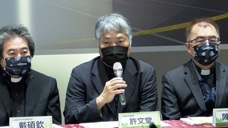 台湾基督长老教会18日在台北召开记者会,针对美国南加州尔湾台湾基督长老教会枪击案,谴责仇恨、暴力。(记者李宗翰摄)