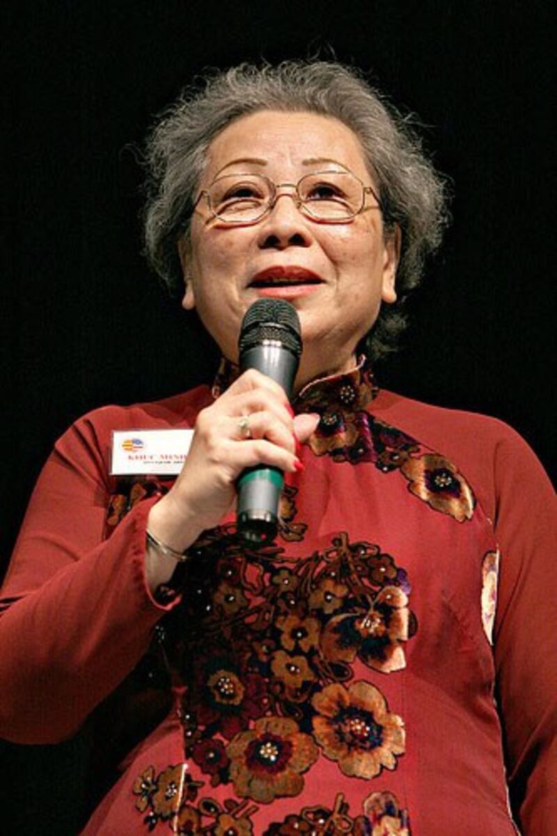 Bà Khúc Minh Thơ.