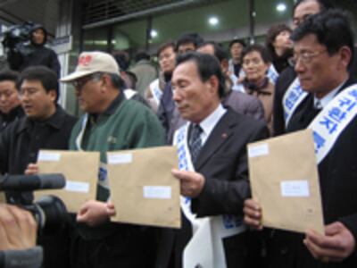 abductee_protest-200.jpg