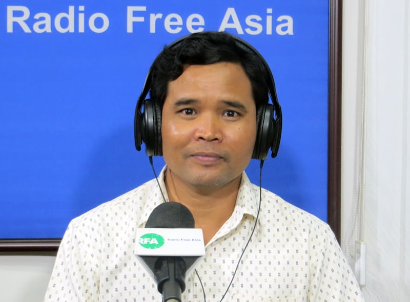 ប្រធាន​ក្រុម​កិច្ចការ​ពិសេស​សិទ្ធិមនុស្ស​កម្ពុជា លោក អ៊ូច ឡេង ចូល​រួម​វេទិកា​អ្នក​ស្ដាប់​វិទ្យុ​អាស៊ីសេរី កាល​ពី​យប់​ថ្ងៃ​ទី​១៩ ខែ​មករា ឆ្នាំ​២០១៦។