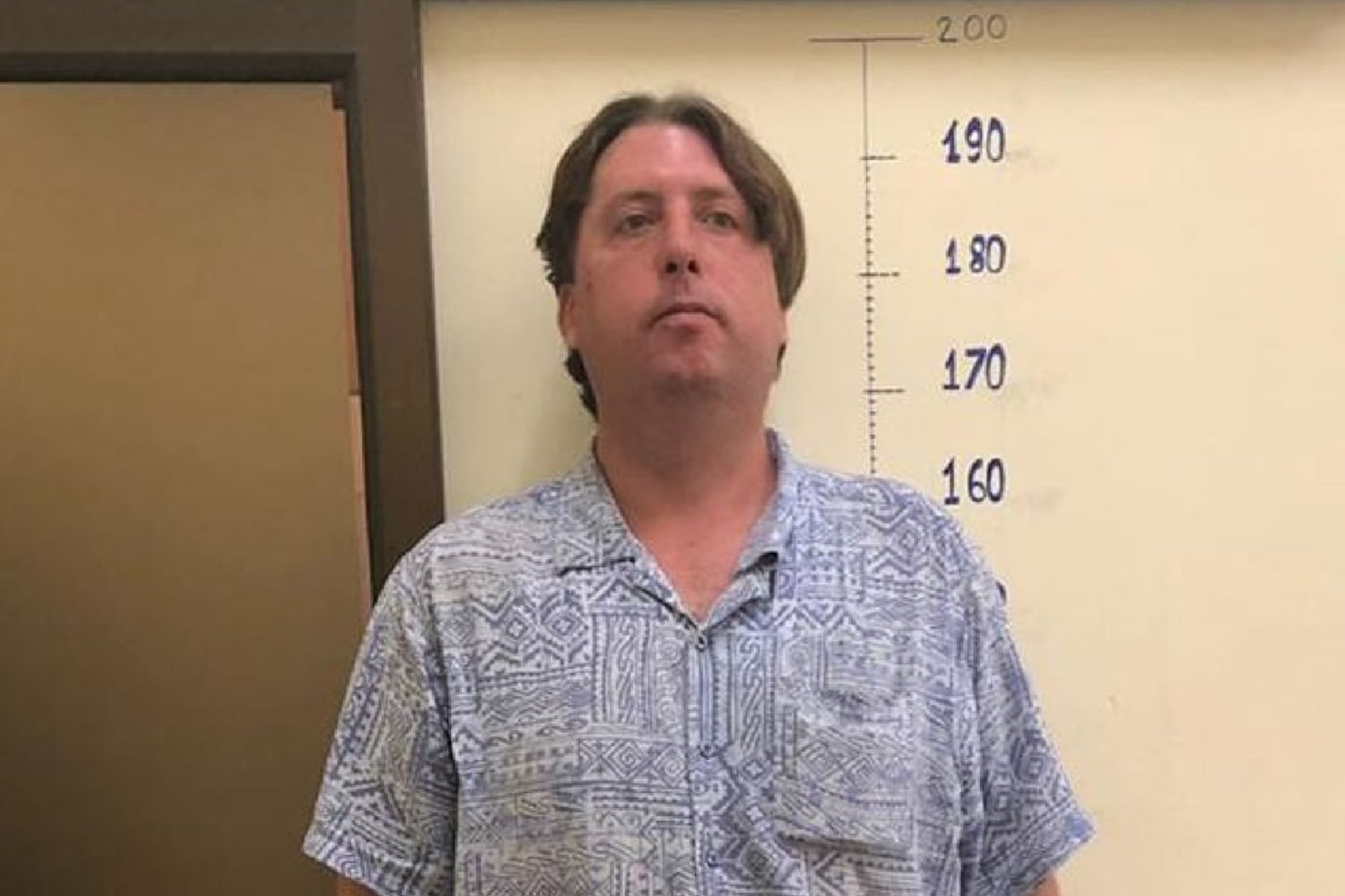 អតីតមេធាវីសញ្ជាតិអាមេរិក លោក រូសហ៍ យេមស៍ខ្លាញ (Rugh James Cline) ត្រូវបានសមត្ថកិច្ចចាប់ខ្លួនកាលពីថ្ងៃទី២០ ឧសភា ២០១៩។