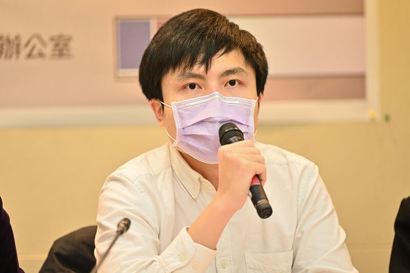 2021年12月27日,經濟民主連合研究員江旻諺:《壹周刊》與《蘋果日報》資料庫如落入中共手中,將成為打擊台灣利器。(鍾廣政 攝)