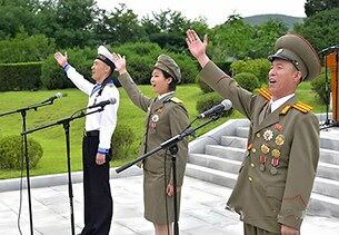 쌍운리 혁명사적지에서 열린 조선인민군 장병들의 결의대회 모습.
