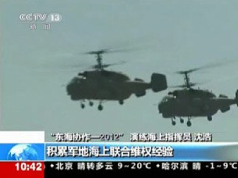 图片: 中国海军与渔政监督船等举行联合演习。 (视频截图/记者南洲)