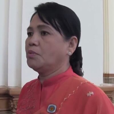 ရသေ့တောင်မြို့နယ်က ပြည်သူ့လွှတ်တော် ကိုယ်စားလှယ် ဒေါ်ခင်စောဝေ ကို တွေ့ရစဉ်