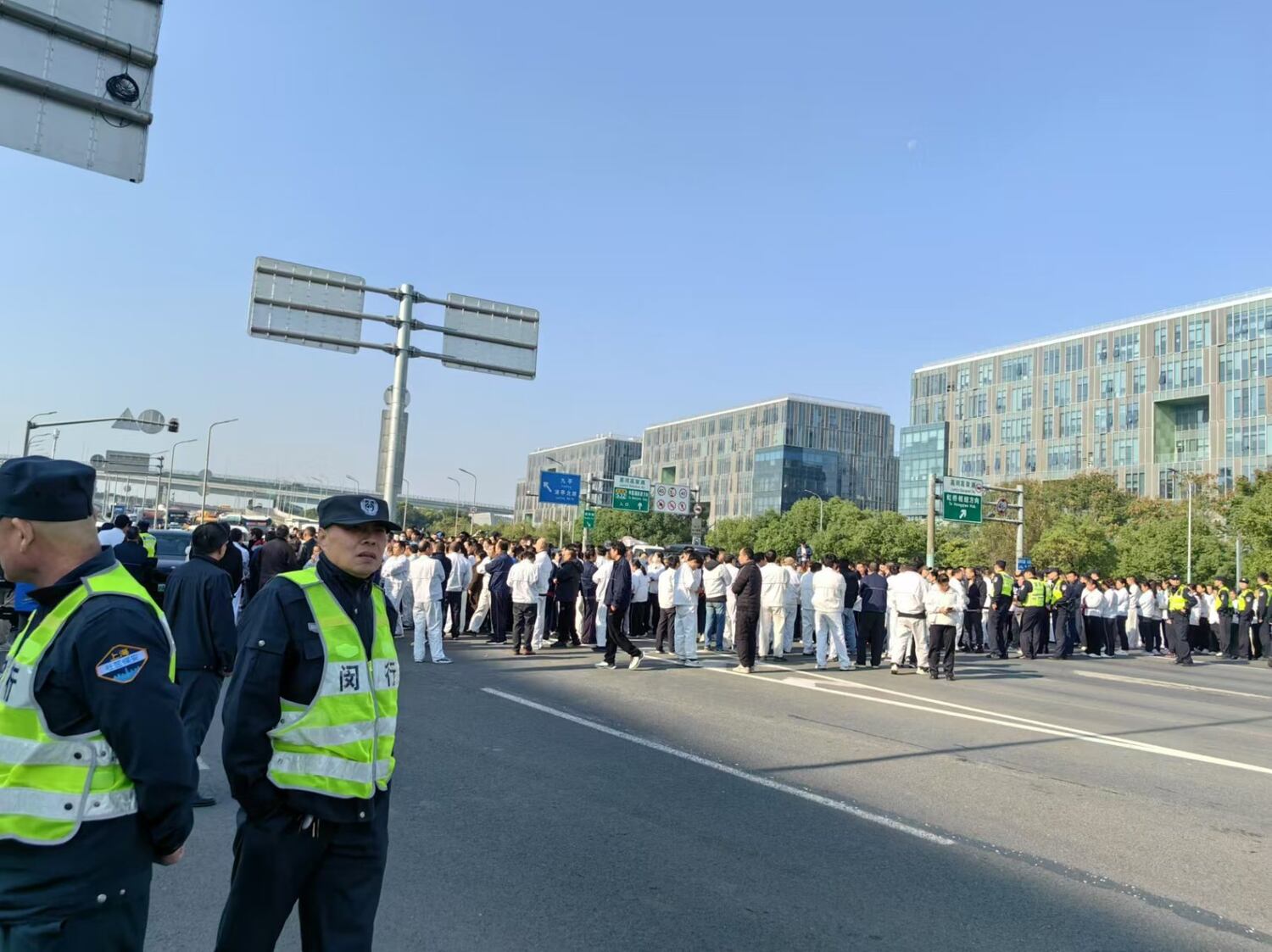 Shanghai factory workers block major highway over layoff payouts