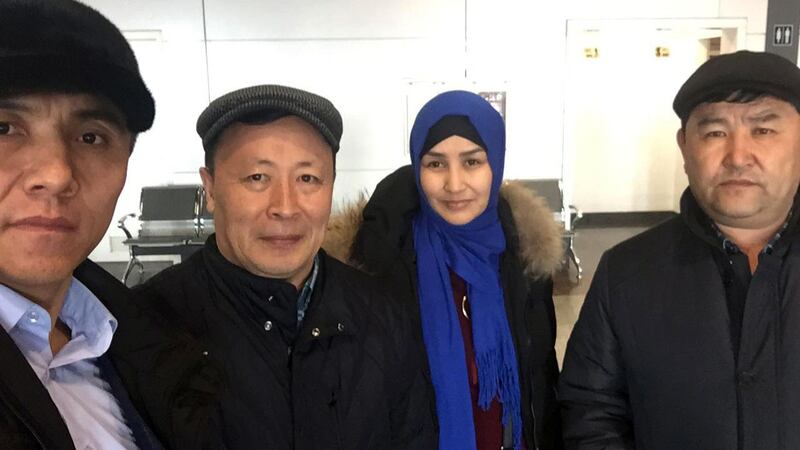 阿塔珠尔特志愿者组织成员抵达阿斯塔纳,要求警方立即放人。(志愿者提供/记者乔龙)