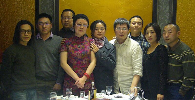 2013年3月5日，各地網友在聚餐時敲定探訪劉霞的計劃。（網友“二哥”周愛提供）