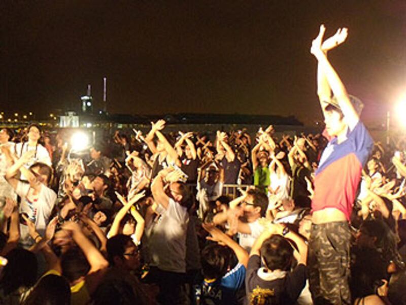 9月1日晚間香港市民和學生聚集,舉行反國民教育集會,聲援絕食學生。(劉雲拍攝)