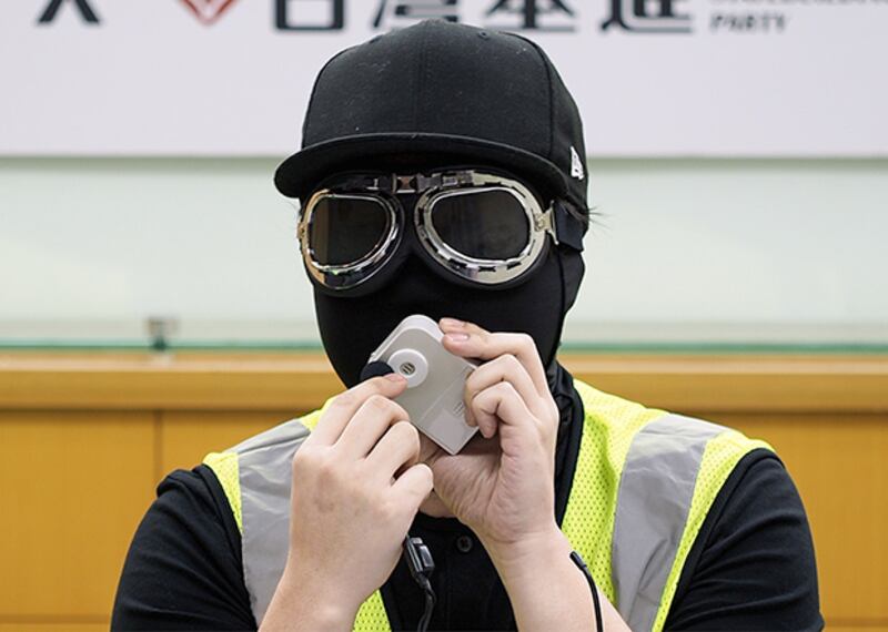 2020年1月4日，香港前線記者張先生︰港警暴力和濫捕情況嚴重，民眾可以用選票避免情況在台灣發生。（鍾廣政 攝）