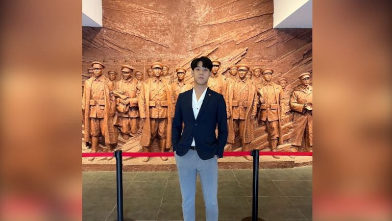 清华大学学生周永秦在武汉辛亥革命博物馆。（周永秦提供）
