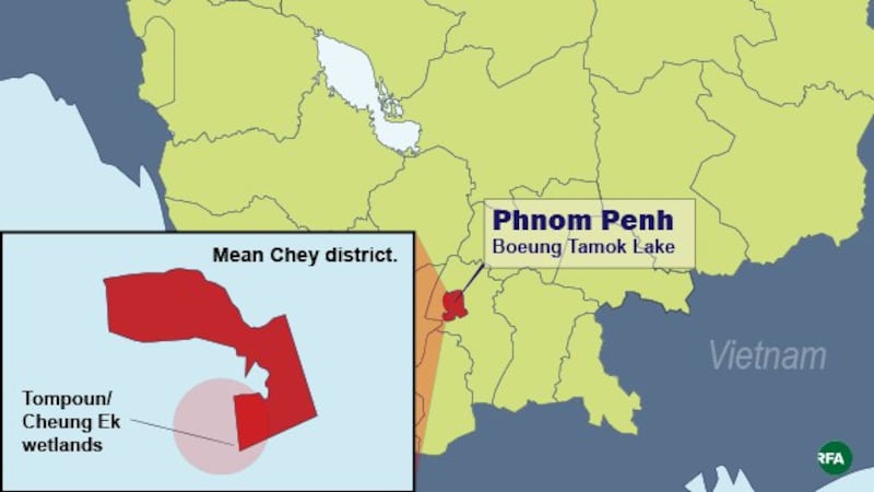 A map shows Phnom Penh's Boeung Tamok Lake and the Tompoun/Cheung Ek Wetlands.