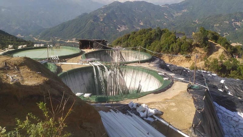 ကချင်ပြည်နယ် ချီဖွေမြို့နယ်အတွင်း မြေရှားသတ္တုတူးဖော်နေသည့် လုပ်ကွက် တစ်နေရာအား ၂၀၂၄ ခုနှစ်၊ ဇွန်လ ၁၀ ရက်နေ့က တွေ့ရစဥ်။ ( Citizen Photo)
