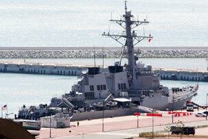지난 3월 한미연합군사훈련에 참가한 미국의 이지스 구축함 존 메케인함(DDG-56.9천200t). 이지스함은 북한이 로켓을 발사할 경우 동해상에서 이를 탐지하고 추적하는 임무를 수행한다.