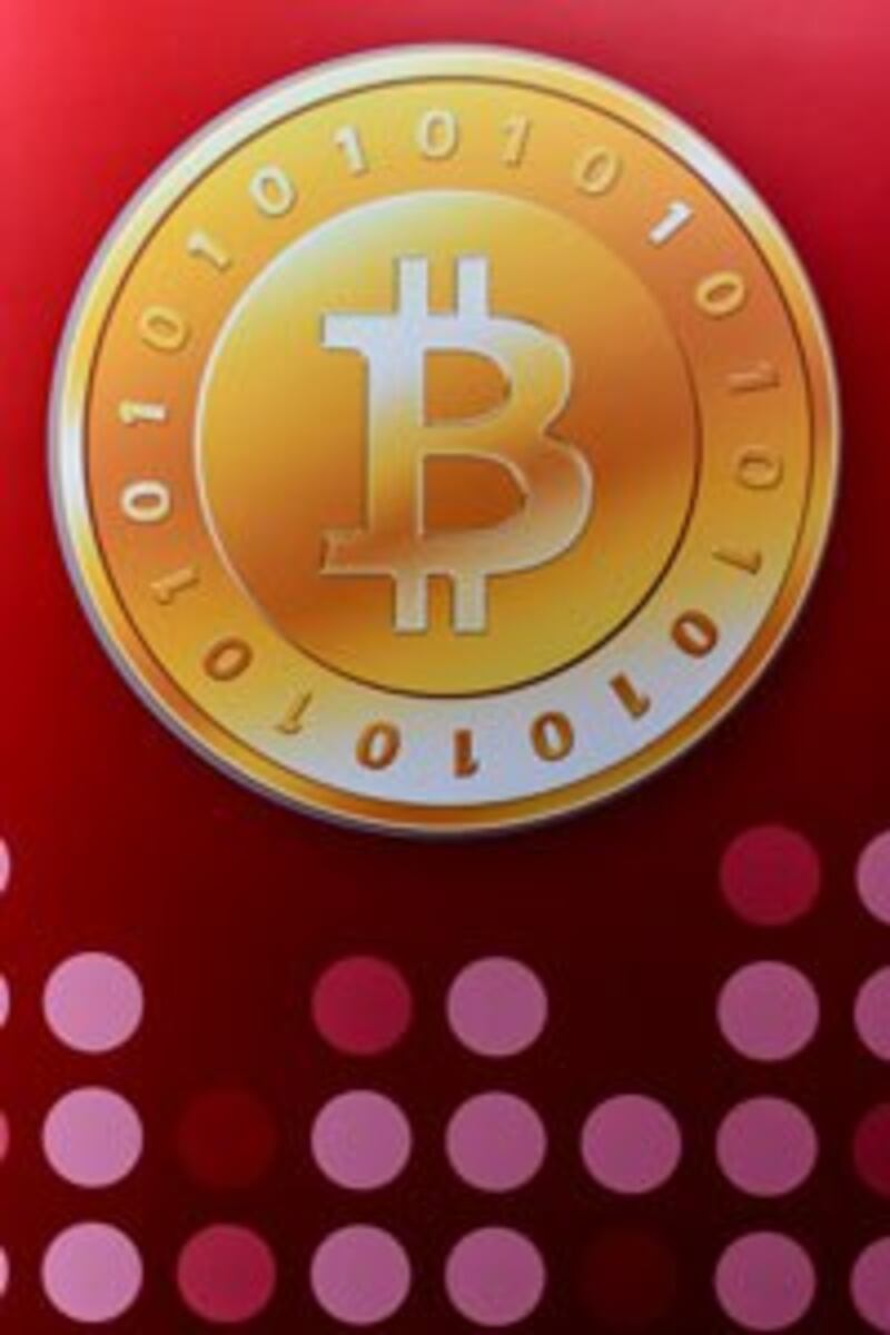 Biểu tượng Bitcoin tại lễ khai mạc cửa hàng bán lẻ Bitcoin đầu tiên tại Hồng Kông vào ngày 28 tháng 2 năm 2014. AFP photo