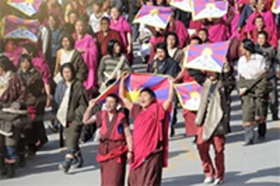 Tibet-protest-flag-200.jpg