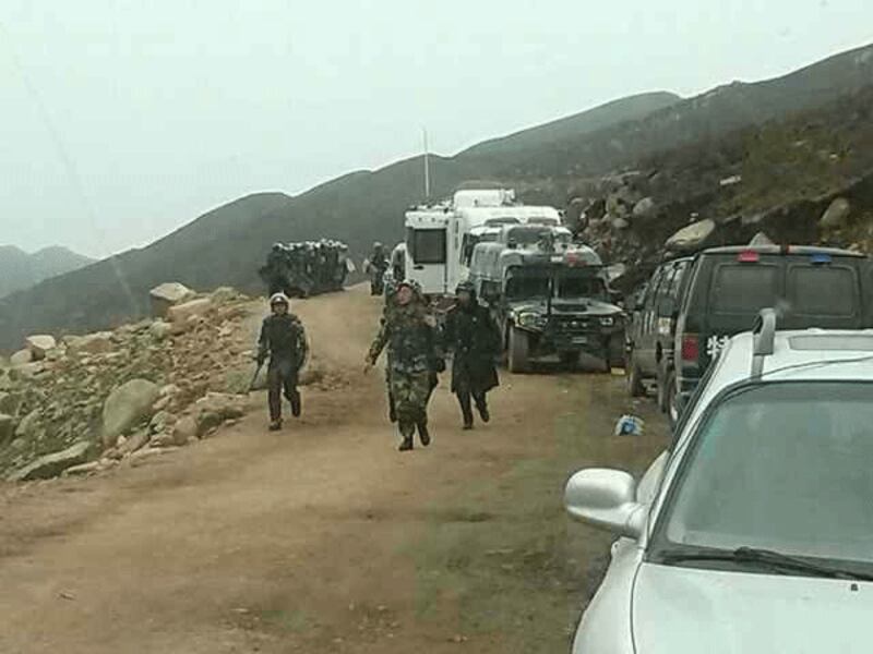 Chinese security forces arrive at the scene of clashes in Rebgong county, May 30, 2013.